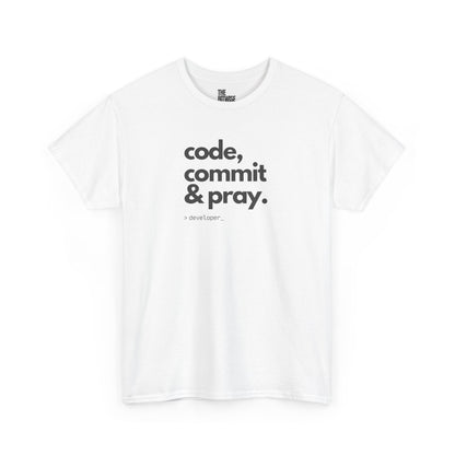 Code Commit And Pray - Das perfekte T-Shirt für jeden Entwickler, der daran glaubt